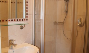Badezimmer Appartement "Blau"
