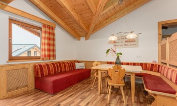 Wohnzimmer im Appartement Rot