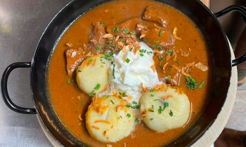 Hirschragout mit Kartoffelknoedel