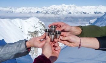 Selbstgemachter Schnaps in der Sautrogalm